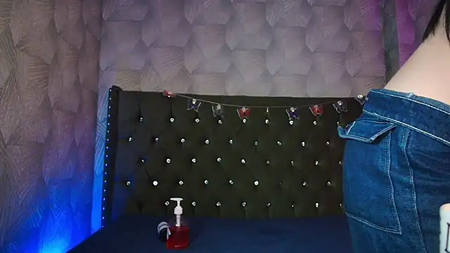 AnnaliOlsenX online show from 05/25/26, 05:41