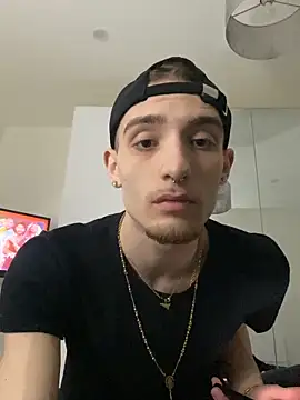 Snapshot of LaMaterialista chatting on 04/01/26, 03:09 LaMaterialista online show from 04/01/26, 03:09