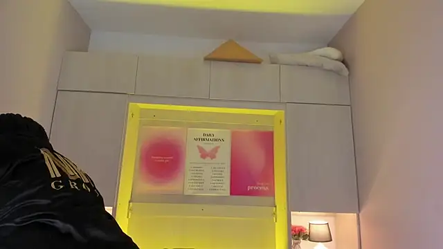 tamaraa smiith online show from 12/19/25, 07:43