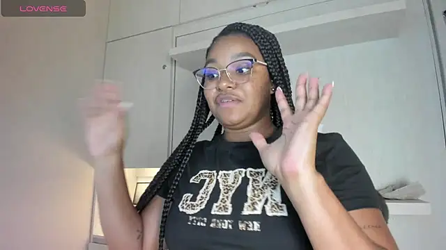 tamaraa smiith online show from 06/18/26, 07:40
