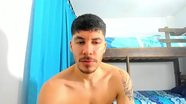 Snapshot of daniel_sexy777 chatting on 10/17/25, 01:53 daniel sexy777 online show from 10/17/25, 01:53