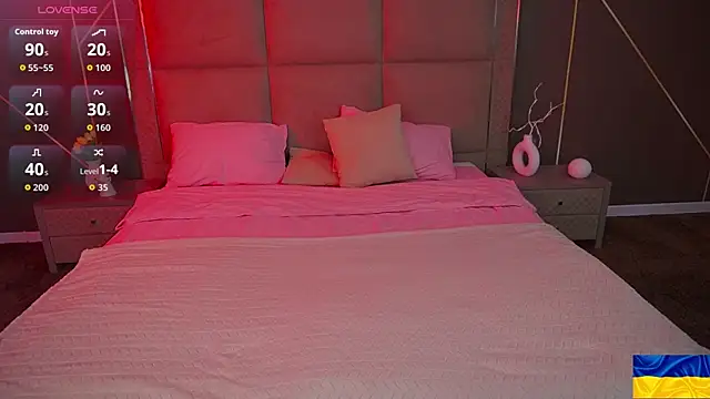 SusieWood online show from 10/26/25, 08:48