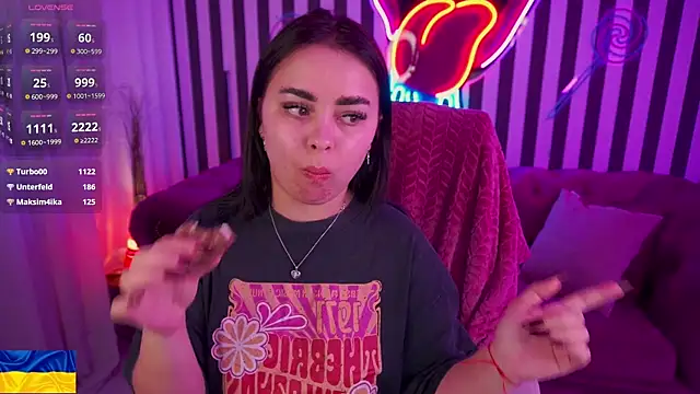 SusieWood online show from 05/18/26, 04:07