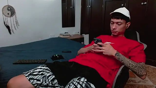 Snapshot of aaron_blug chatting on 02/01/26, 05:00 aaron blug online show from 02/01/26, 05:00