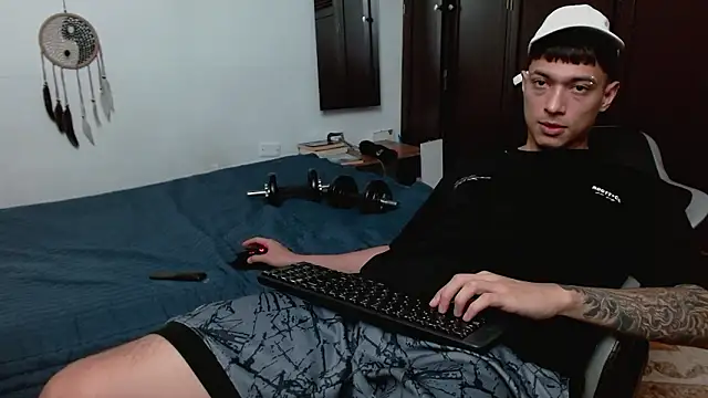 Snapshot of aaron_blug chatting on 02/06/26, 10:46 aaron blug online show from 02/06/26, 10:46