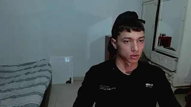 Snapshot of aaron_blug chatting on 03/11/26, 01:55 aaron blug online show from 03/11/26, 01:55