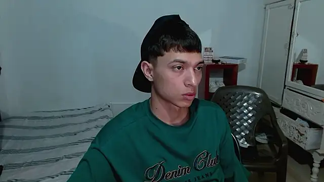 Snapshot of aaron_blug chatting on 03/13/26, 10:38 aaron blug online show from 03/13/26, 10:38