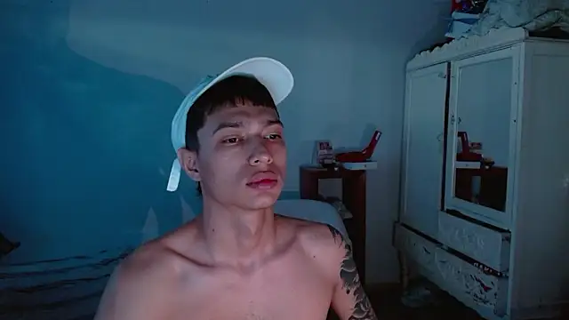 Snapshot of aaron_blug chatting on 03/18/26, 04:21 aaron blug online show from 03/18/26, 04:21