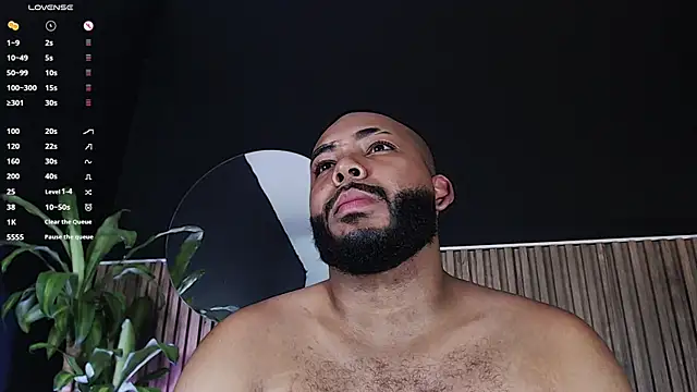 Snapshot of DilanJonnes_ chatting on 12/15/24, 02:41 DilanJonnes  online show from 12/15/24, 02:41