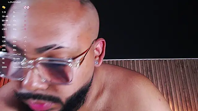 Snapshot of DilanJonnes_ chatting on 03/18/25, 10:48 DilanJonnes  online show from 03/18/25, 10:48