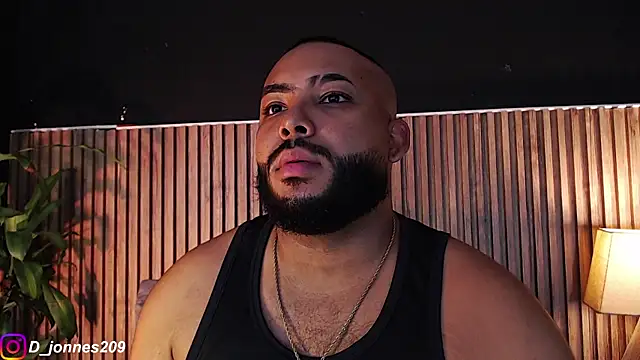 Snapshot of DilanJonnes_ chatting on 09/13/25, 10:42 DilanJonnes  online show from 09/13/25, 10:42