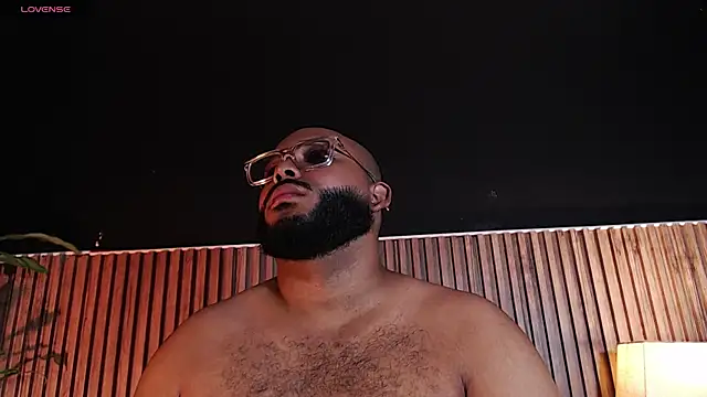 Snapshot of DilanJonnes_ chatting on 10/31/25, 12:22 DilanJonnes  online show from 10/31/25, 12:22