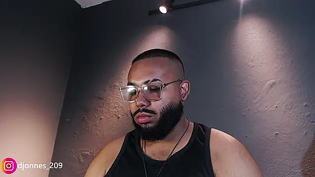 Snapshot of DilanJonnes_ chatting on 03/12/26, 06:58 DilanJonnes online show from 03/12/26, 06:58