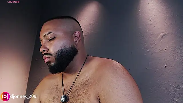 Snapshot of DilanJonnes_ chatting on 03/13/26, 07:09 DilanJonnes online show from 03/13/26, 07:09