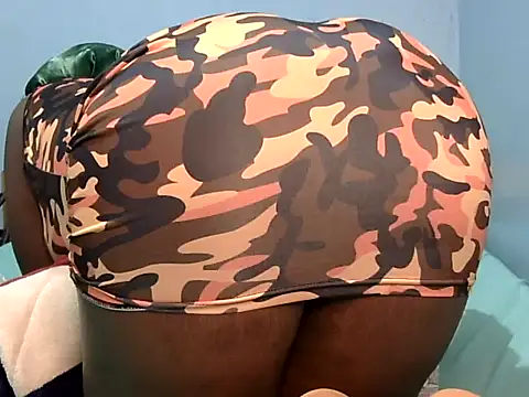 Snapshot of medinahswee chatting on 10/12/25, 07:40 medinahswee online show from 10/12/25, 07:40