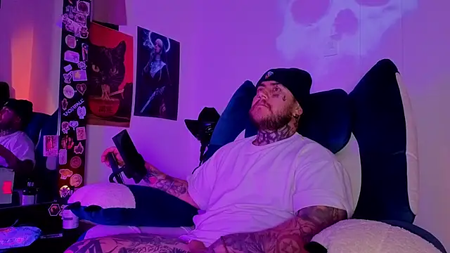 Ash gusbig online show from 10/28/25, 03:32