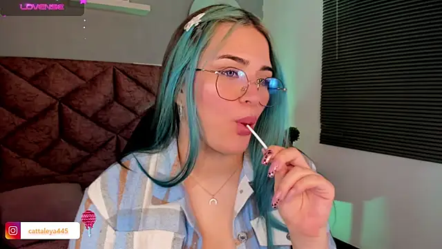 Snapshot of cattaleya___ chatting on 01/10/25, 03:07 cattaleya online show from 01/10/25, 03:07