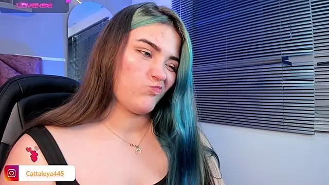 Snapshot of cattaleya___ chatting on 02/11/25, 10:04 cattaleya online show from 02/11/25, 10:04