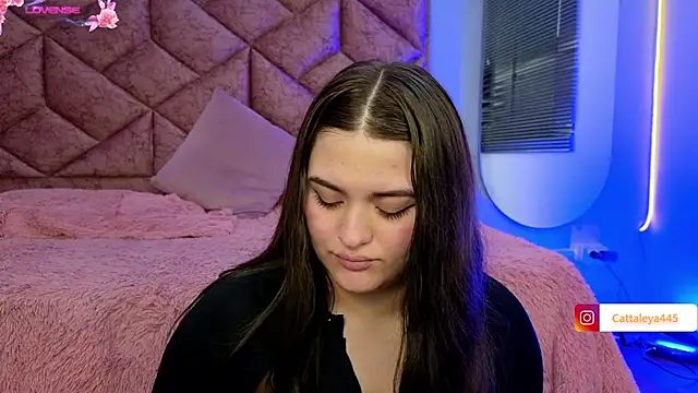 Snapshot of cattaleya___ chatting on 03/11/25, 06:32 cattaleya online show from 03/11/25, 06:32