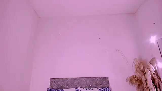 Snapshot of carolinemiller7 chatting on 05/31/26, 07:37 carolinemiller7 online show from 05/31/26, 07:37