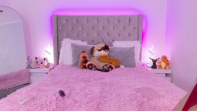 JuliaSUMMERS2022 online show from 02/13/25, 10:11