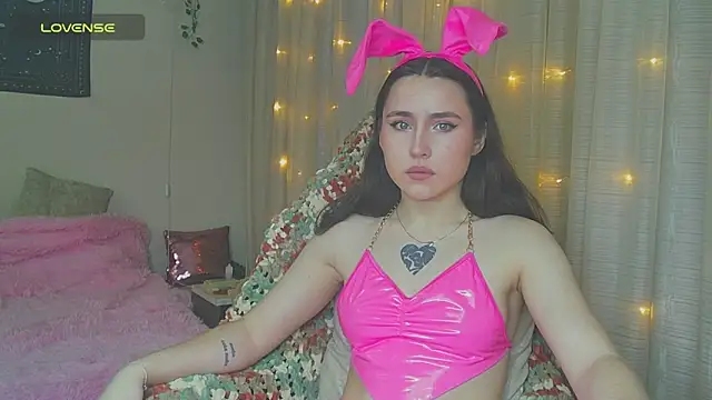 Snapshot of Aurora_workerr chatting on 02/04/26, 12:11 Aurora workerr online show from 02/04/26, 12:11