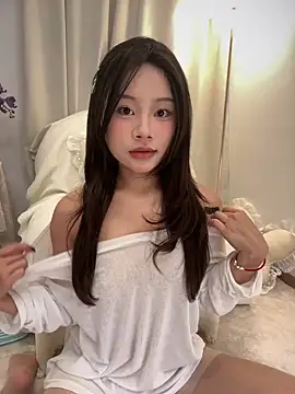 Snapshot of Hot_Mm chatting on 11/16/25, 07:03 Hot Mm online show from 11/16/25, 07:03