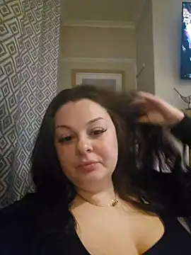 Snapshot of Britishbella chatting on 02/21/25, 01:22 Britishbella online show from 02/21/25, 01:22