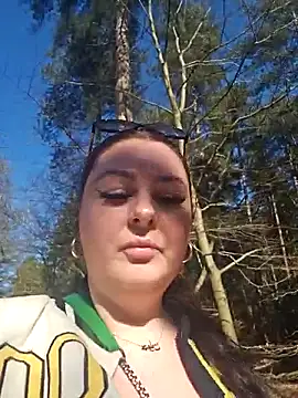 Snapshot of Britishbella chatting on 03/18/25, 01:42 Britishbella online show from 03/18/25, 01:42