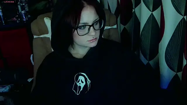 Snapshot of submissiveslut1996 chatting on 05/03/26, 09:32 submissiveslut1996 online show from 05/03/26, 09:32