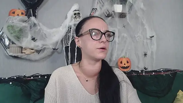 IzabelllNoir online show from 10/28/25, 05:33