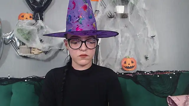 IzabelllNoir online show from 10/31/25, 09:32