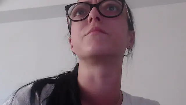 Snapshot of IzabelllNoir chatting on 05/30/26, 12:02 IzabelllNoir online show from 05/30/26, 12:02