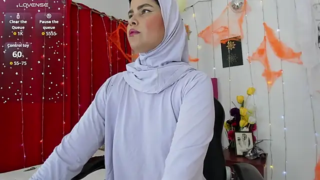 AishaAmin  online show from 11/04/25, 02:43