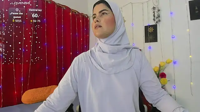 AishaAmin  online show from 04/28/26, 12:21