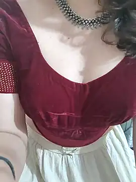 Snapshot of Brown_Maxi chatting on 02/02/25, 09:40 Brown Maxi online show from 02/02/25, 09:40