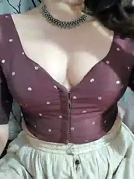 Snapshot of Brown_Maxi chatting on 02/16/25, 03:27 Brown Maxi online show from 02/16/25, 03:27