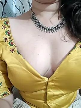 Snapshot of Brown_Maxi chatting on 03/07/25, 10:35 Brown Maxi online show from 03/07/25, 10:35