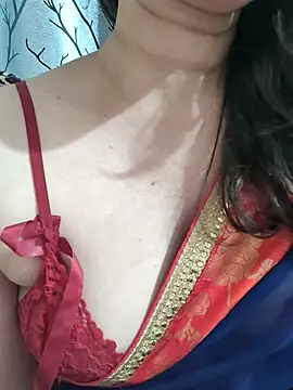 Snapshot of Brown_Maxi chatting on 03/13/25, 05:18 Brown Maxi online show from 03/13/25, 05:18