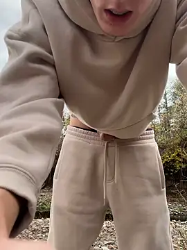 Snapshot of alexyourboy chatting on 11/15/25, 01:18 alexyourboy online show from 11/15/25, 01:18