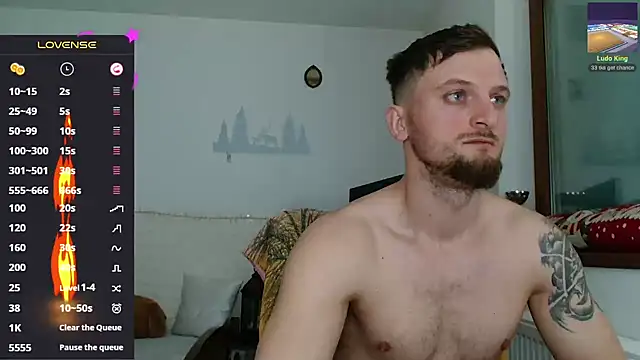 Snapshot of cuple_hoot_ chatting on 03/05/25, 04:35 cuple hoot  online show from 03/05/25, 04:35