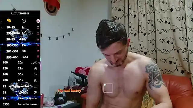 Snapshot of cuple_hoot_ chatting on 10/31/25, 03:46 cuple hoot  online show from 10/31/25, 03:46