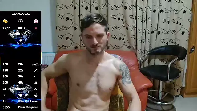 Snapshot of cuple_hoot_ chatting on 11/01/25, 03:52 cuple hoot  online show from 11/01/25, 03:52