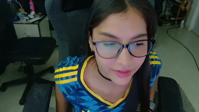 Snapshot of Lucy_Fer5 chatting on 07/03/26, 03:07 Lucy Fer5 online show from 07/03/26, 03:07