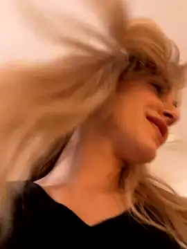 SerenaBennet online show from 11/28/25, 11:29