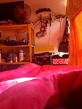 Snapshot of Entretener chatting on 02/15/26, 01:52 Entretener online show from 02/15/26, 01:52