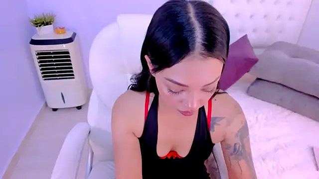 Snapshot of Sara_LipsX chatting on 02/22/25, 08:42 Sara LipsX online show from 02/22/25, 08:42