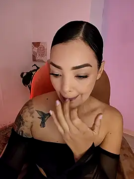 Snapshot of Sara_LipsX chatting on 11/20/25, 01:50 Sara LipsX online show from 11/20/25, 01:50