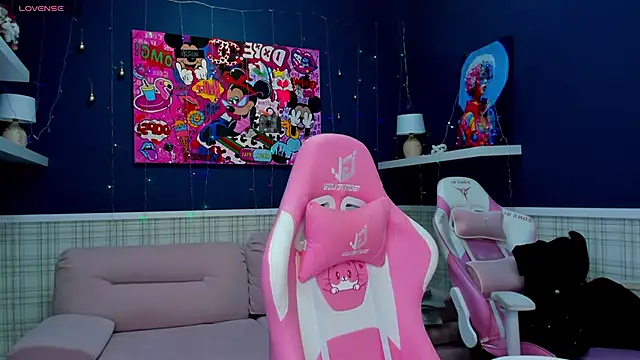 Snapshot of Angel_Sapphire_ chatting on 12/19/24, 08:34 Angel Sapphire online show from 12/19/24, 08:34