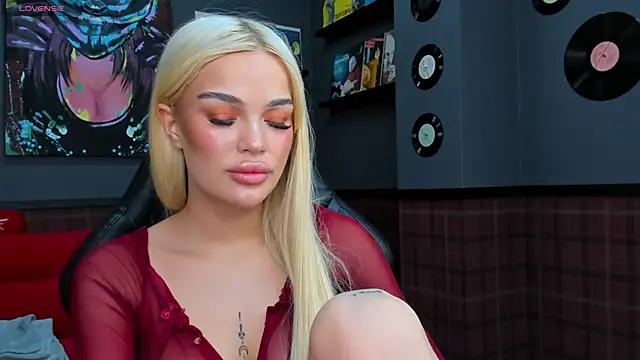 Snapshot of Angel_Sapphire_ chatting on 03/12/25, 09:55 Angel Sapphire online show from 03/12/25, 09:55